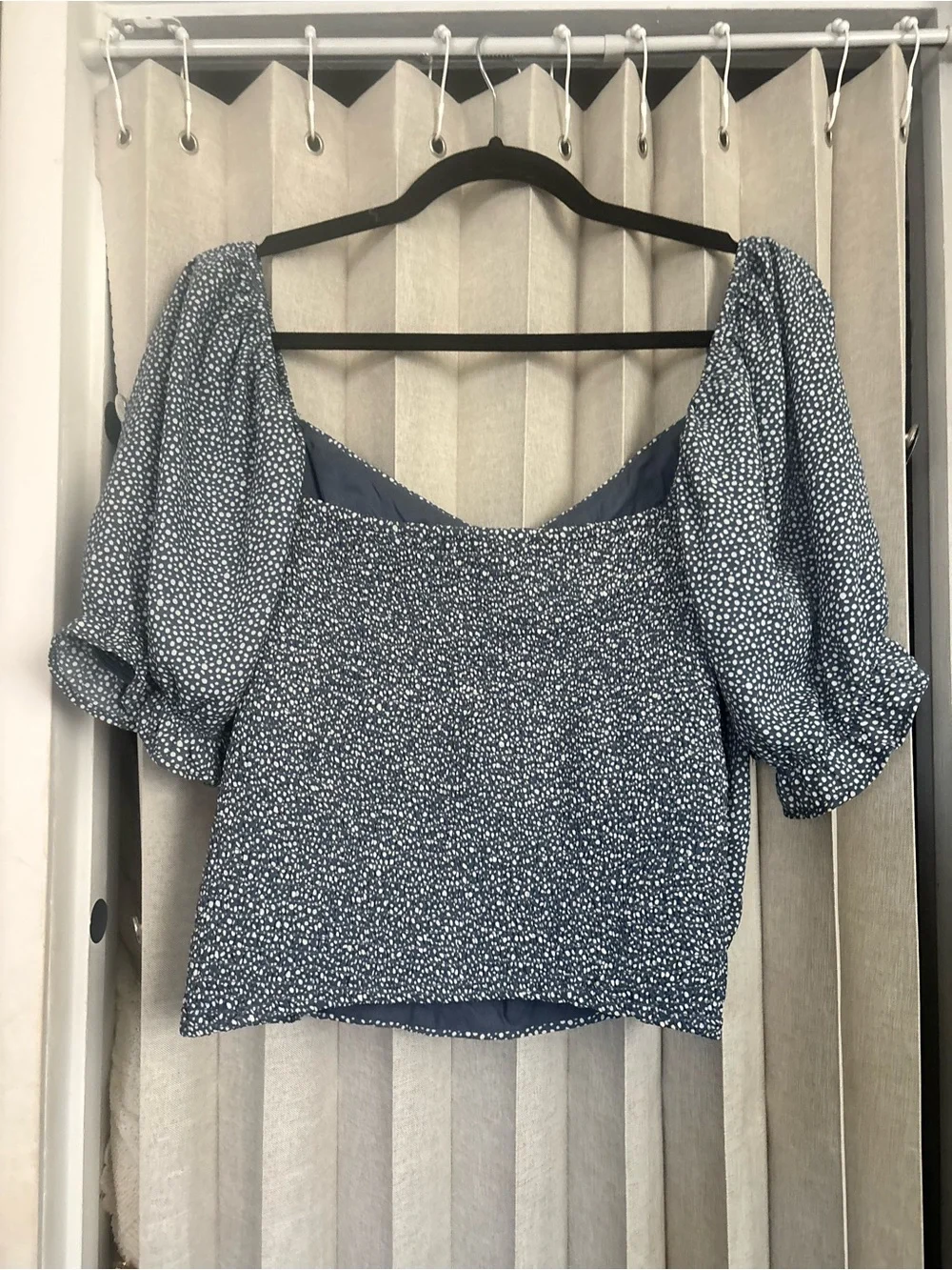 Abercrombie & Fitch blue/white smocked puff sleeve blouse